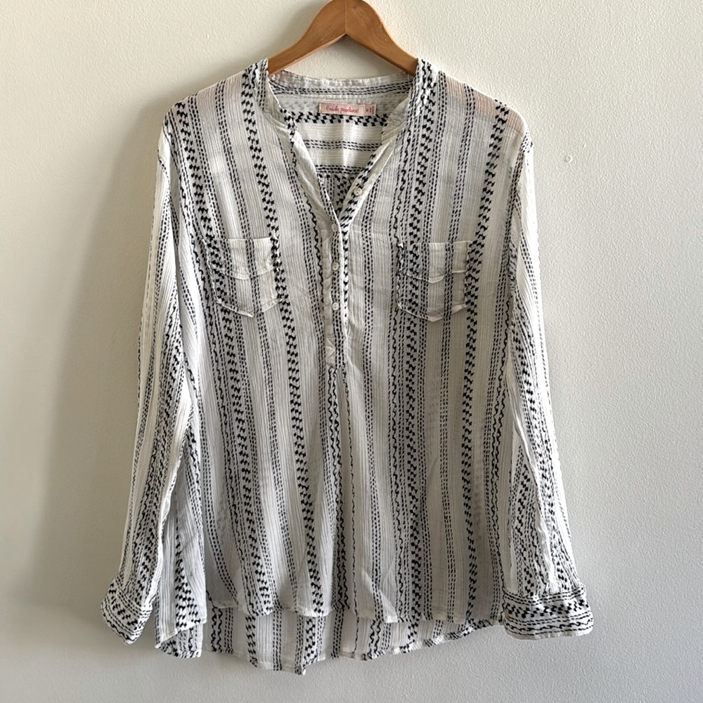 White Fresh Produce blouse with adorable detail sizeXL